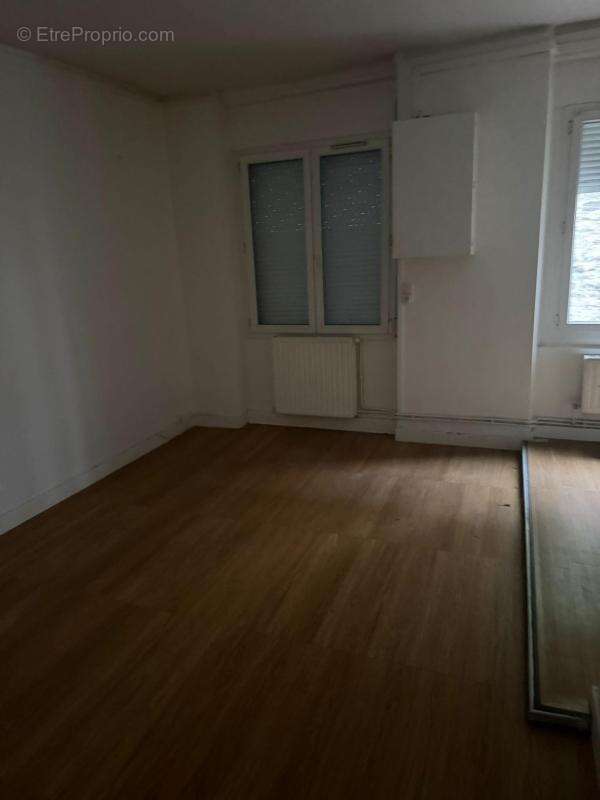 immeuble de 263 m2 elevée sur deux niveaux - photo 3