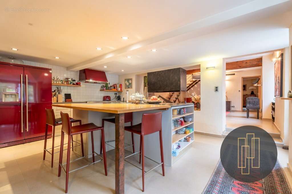 Proche VILLEFRANCHE  propriété de 250 m2 sur un parc de 2 600 m2 - photo 5