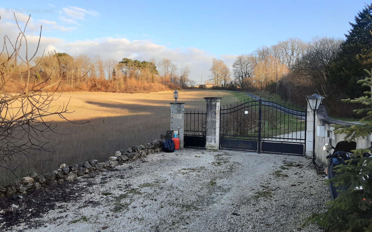 2 maisons en pierre renovée au calme, avec atelier sur terrain d'environ 1500m2 - photo 26