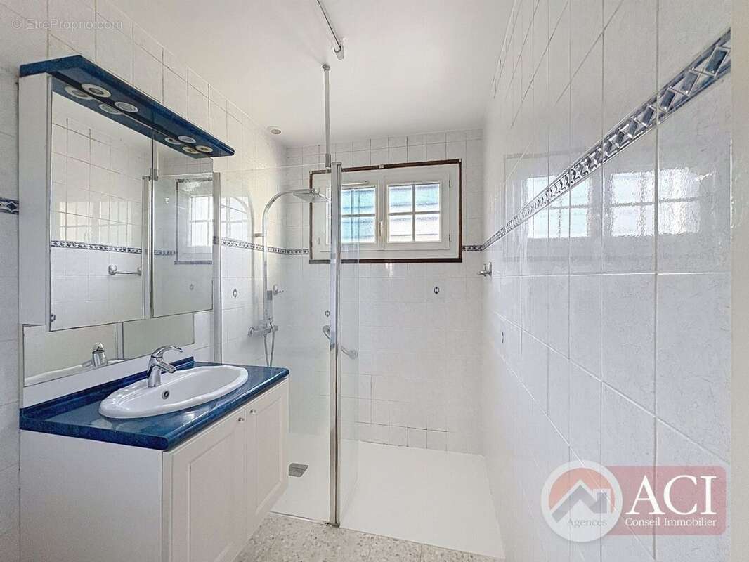 Maison à usage d'habitation édifiée sur 339m2 - photo 14