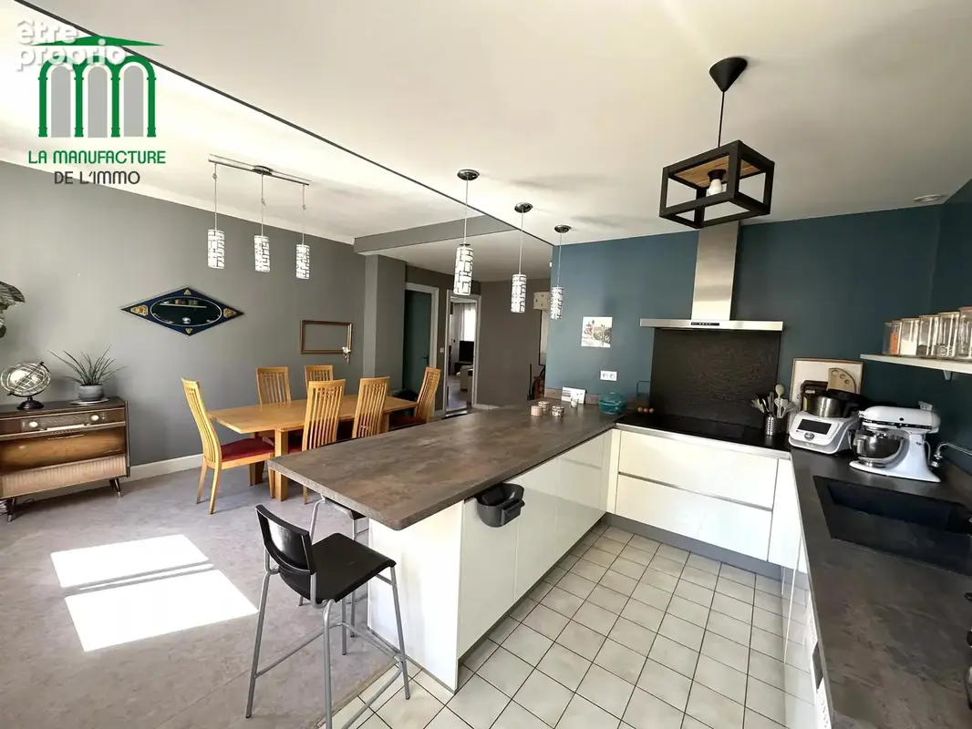 Appartement de type F6 de 140.14 m² - 4 chambres - 2 balcons - cave - normes PMR / Saint-etienne Anatole France - photo 3