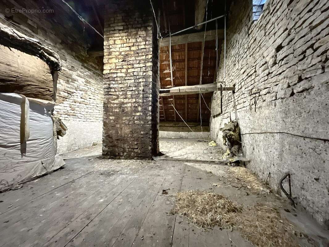 Maison à PORT-SUR-SAONE