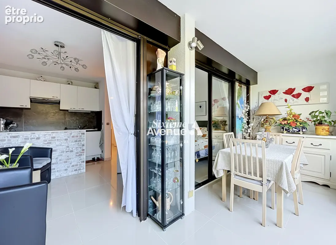 A VENDRE A MANDELIEU appartement 2 pièces en rez-de-jardin avec cave et place privative - photo 2