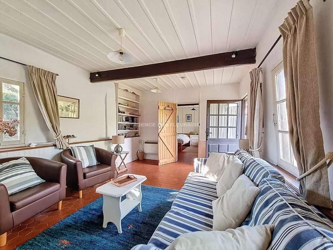 Maison à LA RIVIERE-SAINT-SAUVEUR