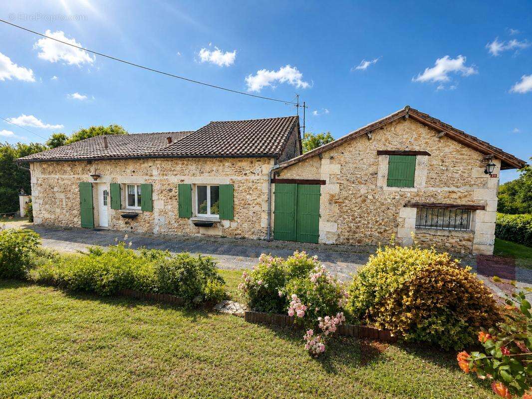 Maison à DOUVILLE