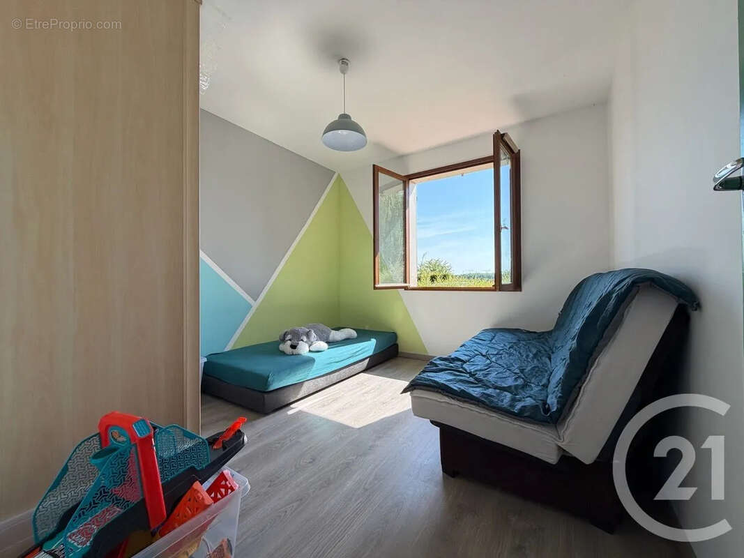 Maison 122 m² à Saint-Hilaire-La-Gravelle  - photo 5