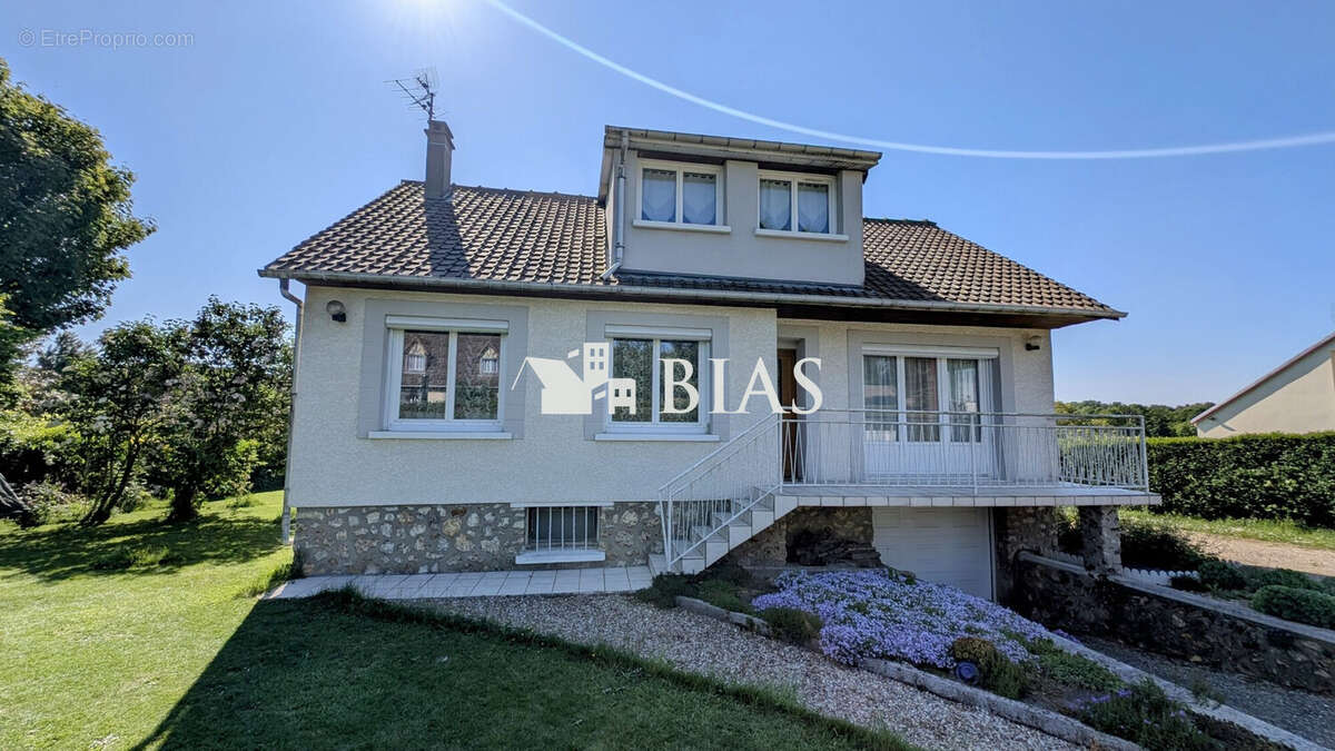 Maison à LA HAYE-MALHERBE