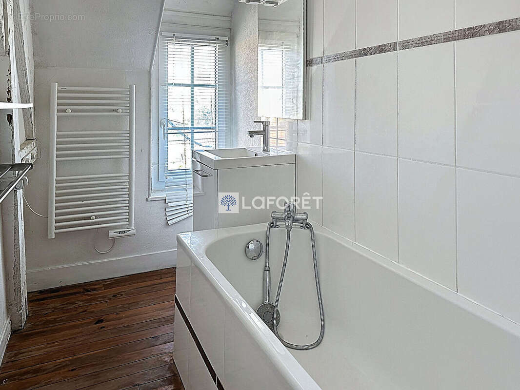 Maison à SAINT-JEAN-LES-DEUX-JUMEAUX