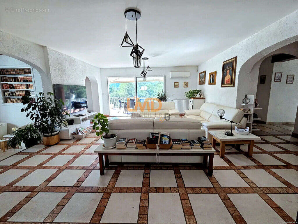 Propriété avec piscine et espace boisé - photo 4