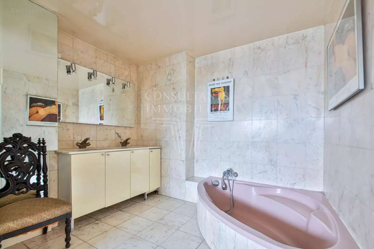 Appartement à PARIS-16E