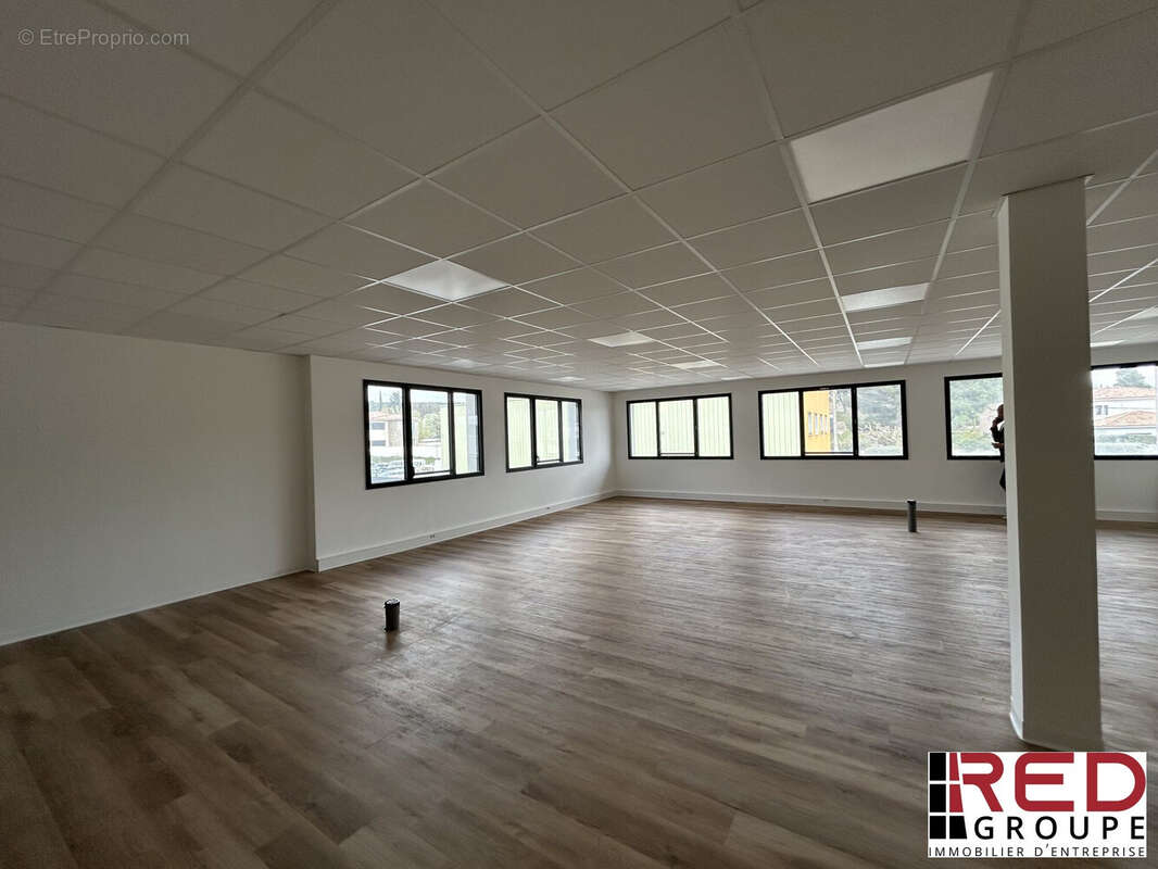 Commerce à EGUILLES