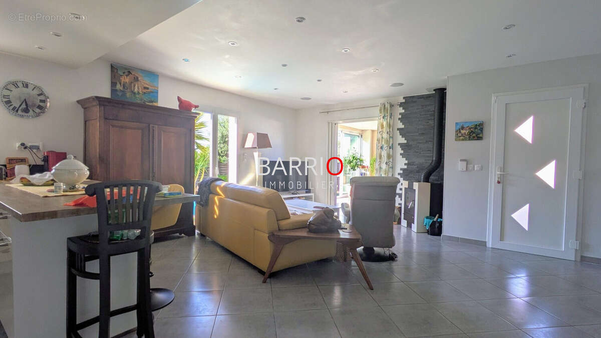 Maison à VILLELONGUE-DELS-MONTS