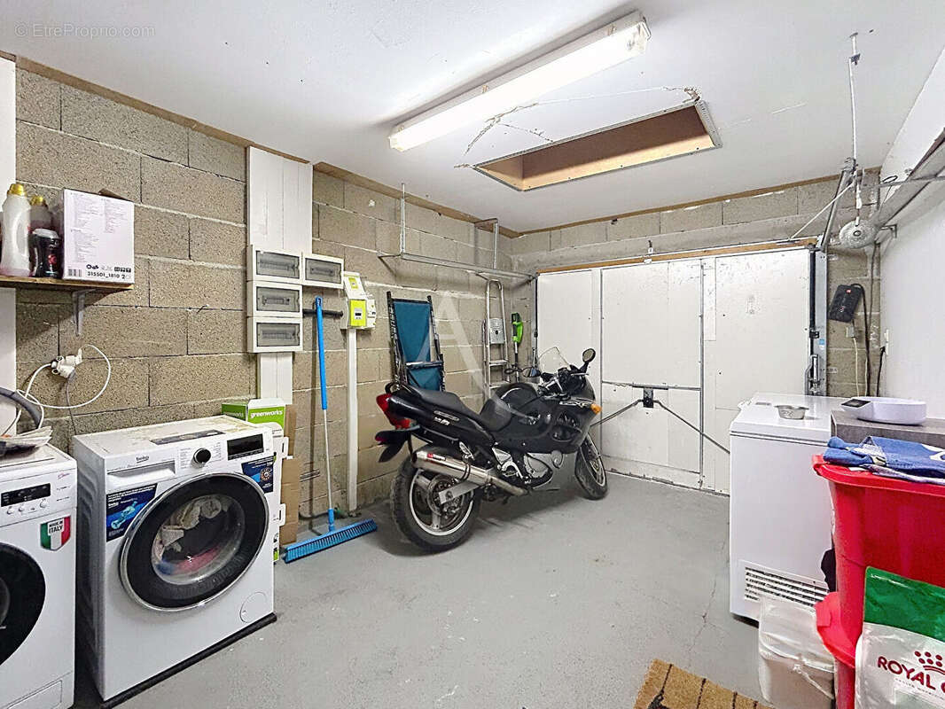 Maison à SAINT-QUENTIN-LES-ANGES