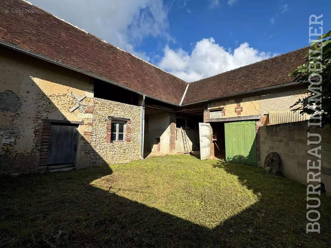 Maison à LA CELLE-SAINT-CYR