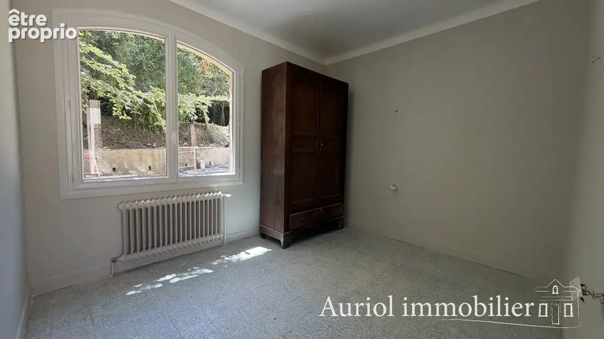 AURIOL - Maison avec dépendances sur terrain de 4200 m² - photo 8