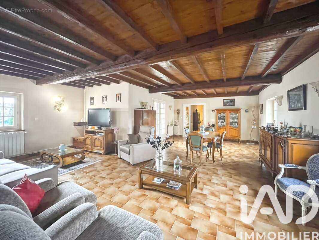Maison 180 m² à Rozier-En-Donzy  - photo 8