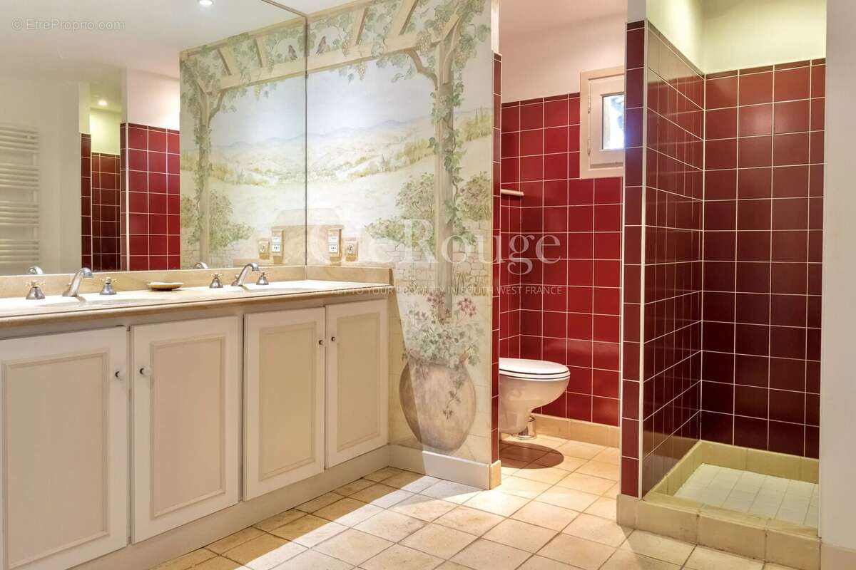 Élégante propriété avec vue sur le lac au cœur d'un golf prestigieux - photo 10