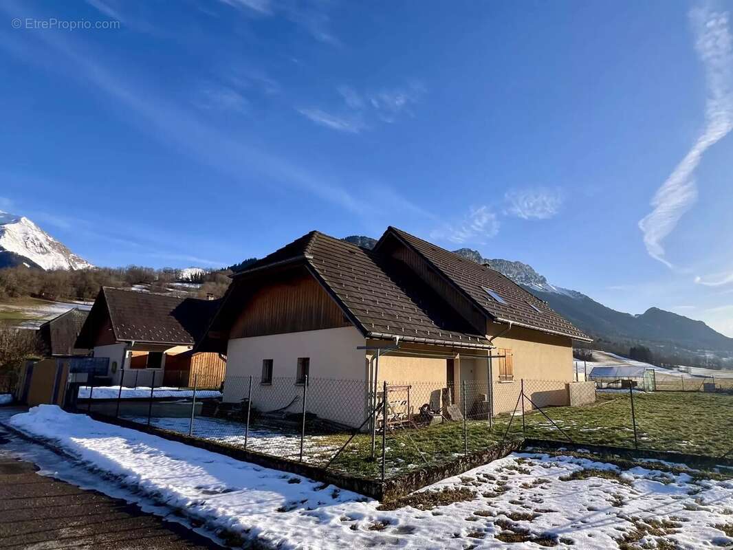Maison à ECOLE