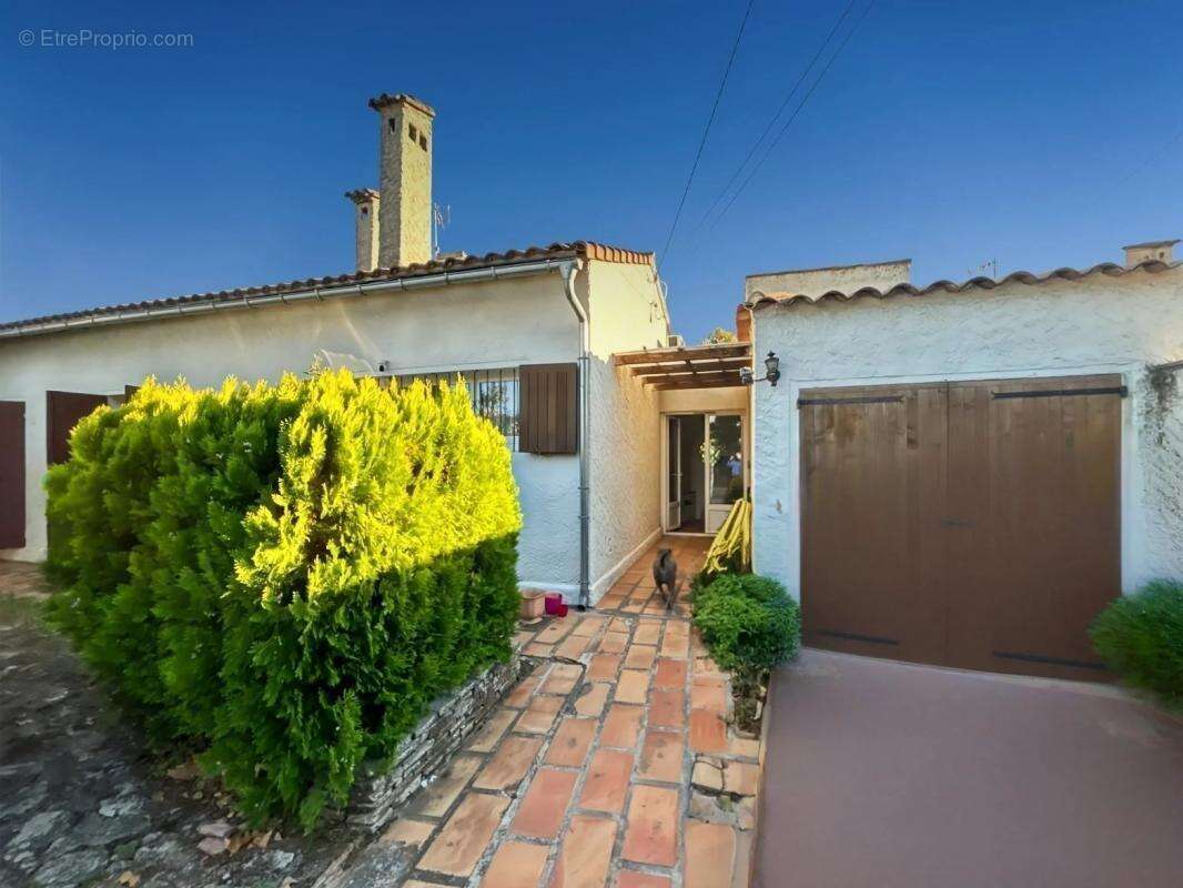 Maison à PELISSANNE