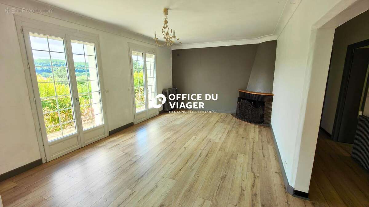 Maison - 8 pièces - 216,63 m² - photo 2