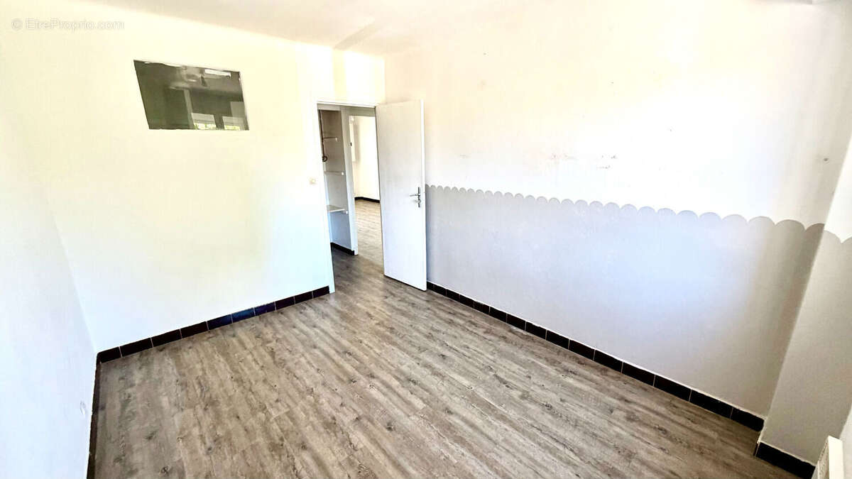 Appartement à ENTRAIGUES-SUR-LA-SORGUE