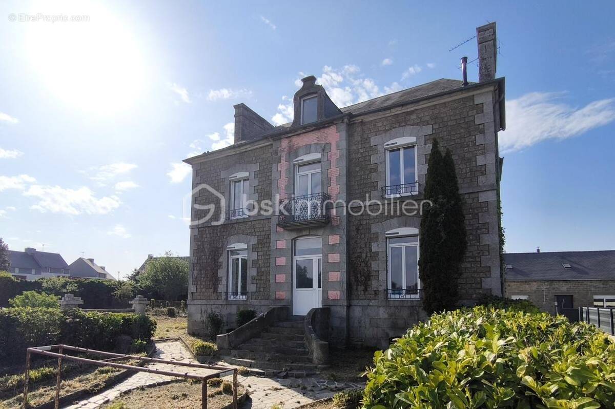 Maison à LOUVIGNE-DU-DESERT