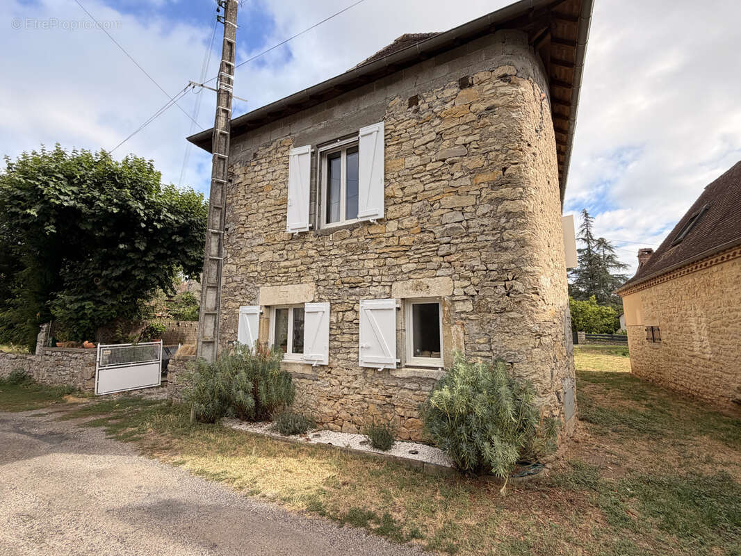 Maison familiale avec et jardin à Tauriac - photo 2
