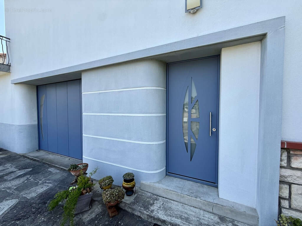 Maison de 205m2 avec jardin à Guilherand-Granges - photo 3