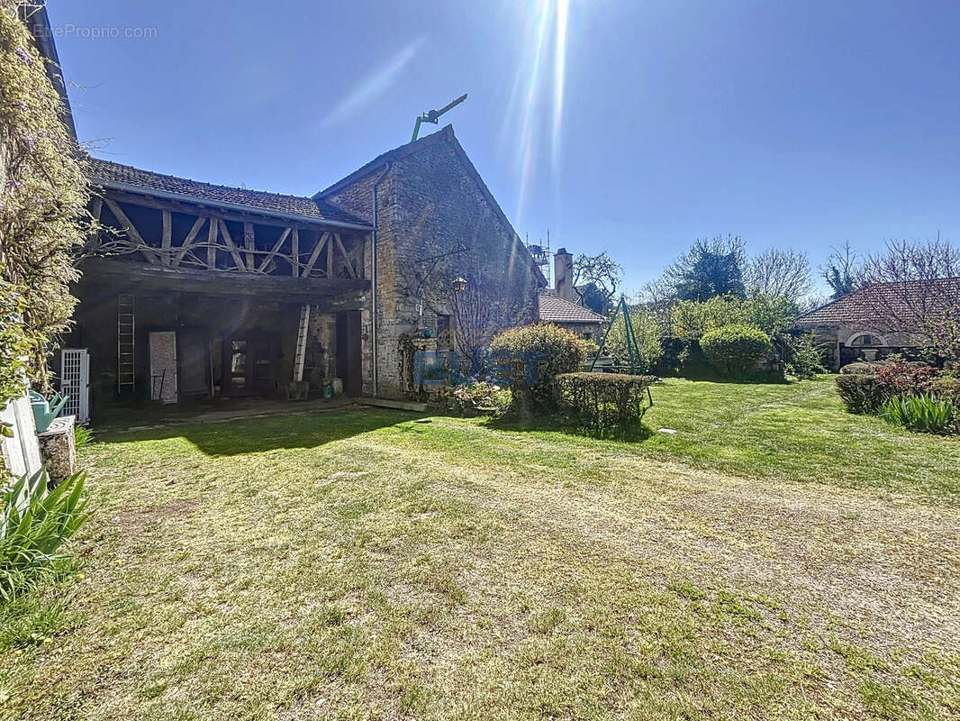 Maison à GRANCEY-LE-CHATEAU-NEUVELLE