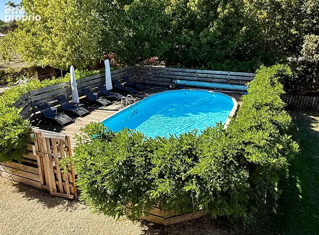 Exceptionnelle propriété de village avec gîte et piscine chauffée - Excellent potentiel de revenus - photo 2