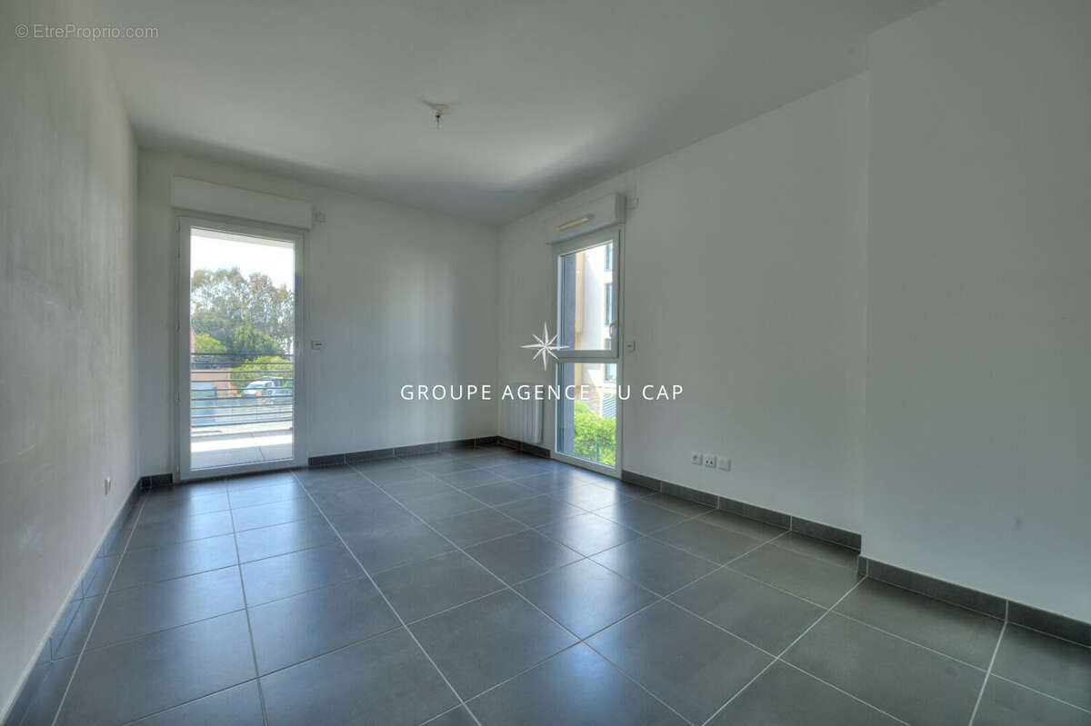 Appartement t2 saint raphael terrasse stationnement centre ville et mer a pied - photo 4