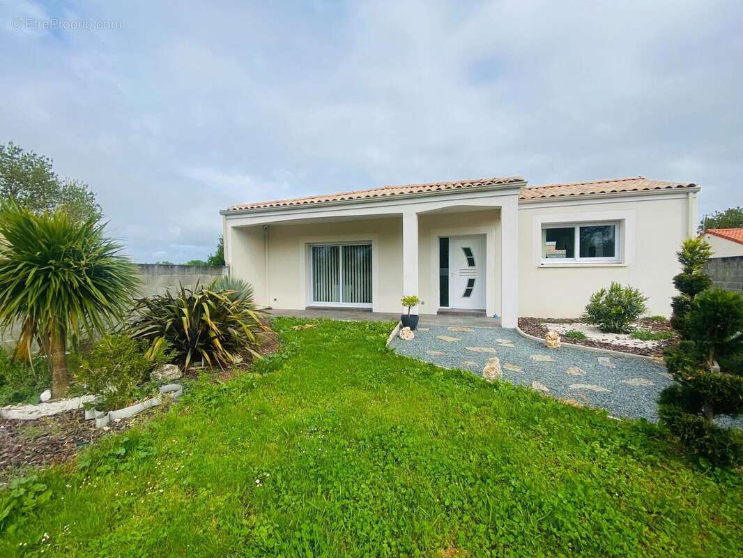 Photo 2 - Maison à SURGERES