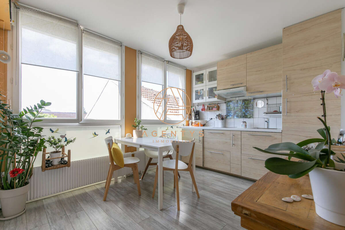Appartement à SAINT-MAUR-DES-FOSSES