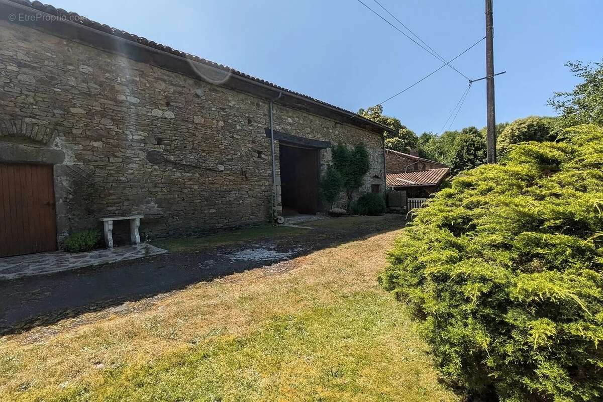 Maison 82 m² à Cussac  - photo 3