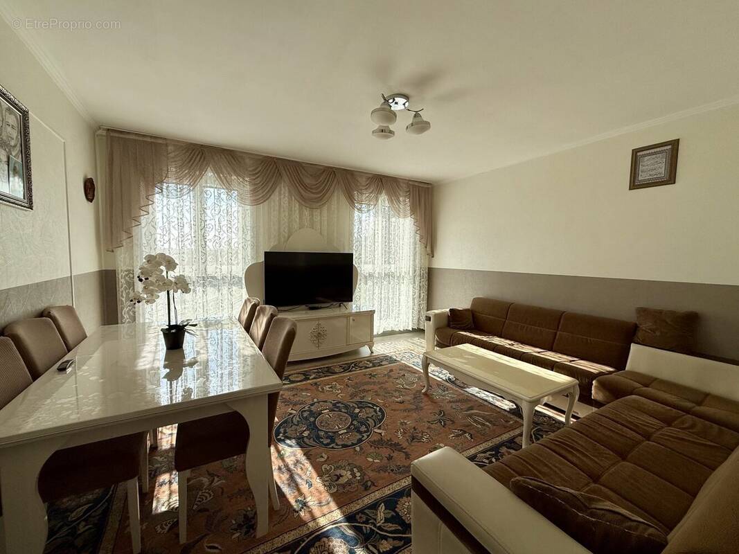 Appartement à SAINT-JEAN-DE-LA-RUELLE