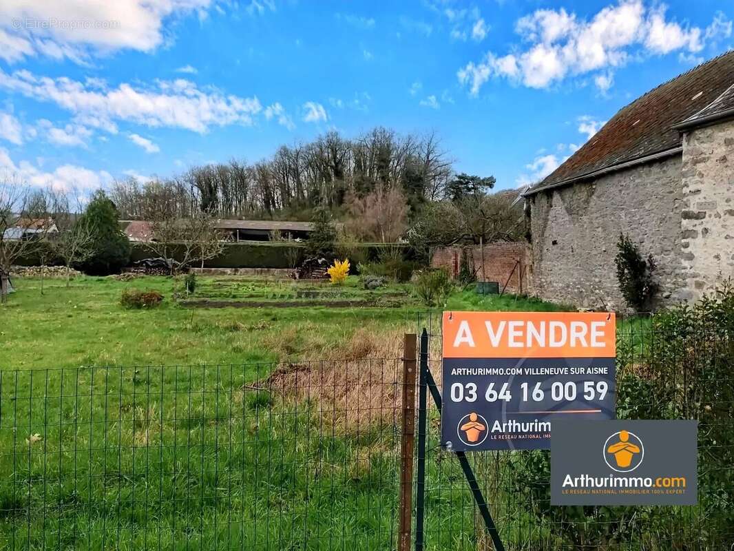 Terrain à MAUREGNY-EN-HAYE