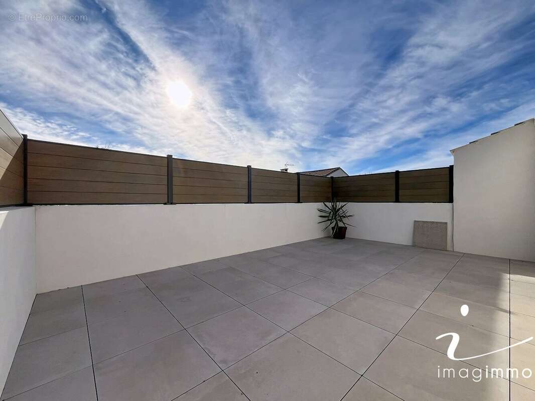 Appartement à MAUGUIO