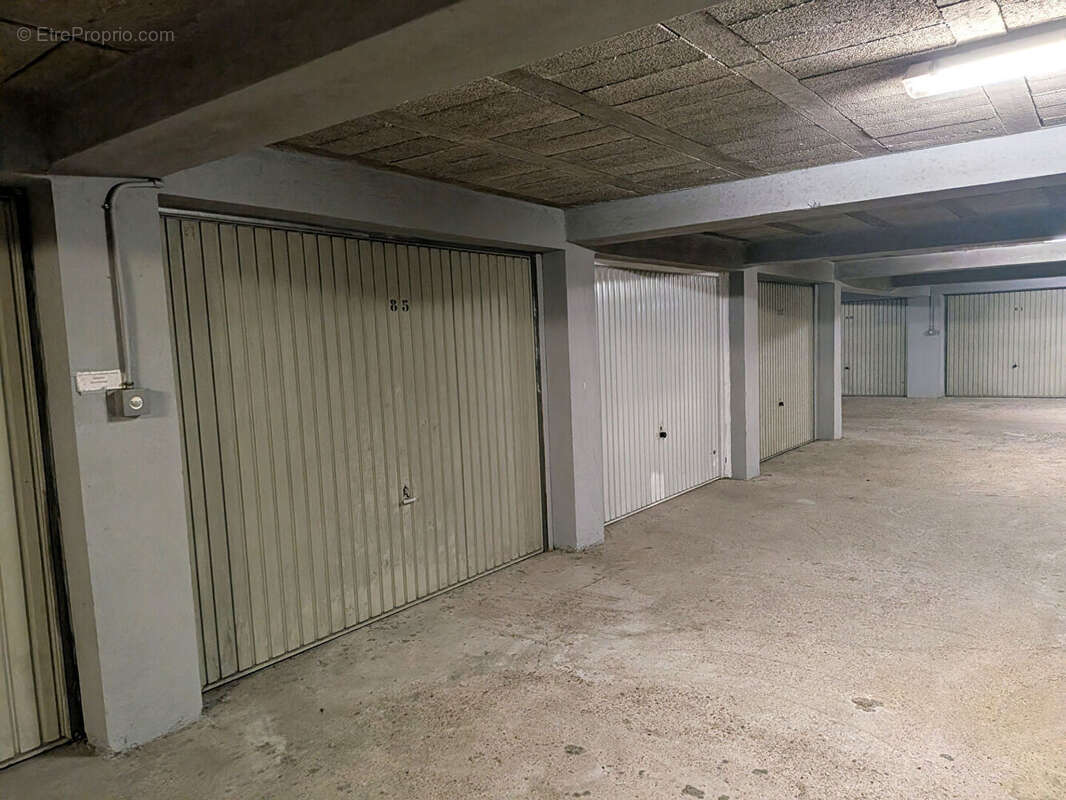 Parking à MAUREPAS