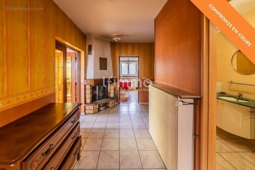Sous Compromis : Maison Familiale, au cœur d'un dynamique villag - photo 2
