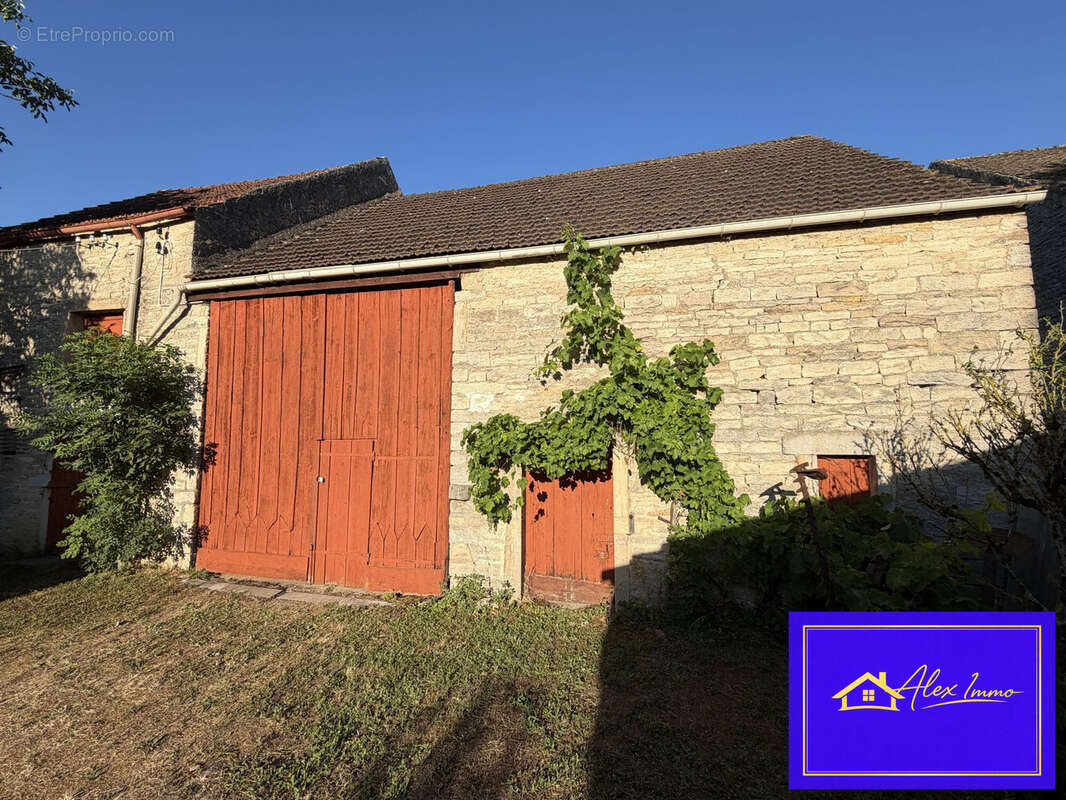 Maison 235 m² à Sainte-Marie-La-Blanche  - photo 4