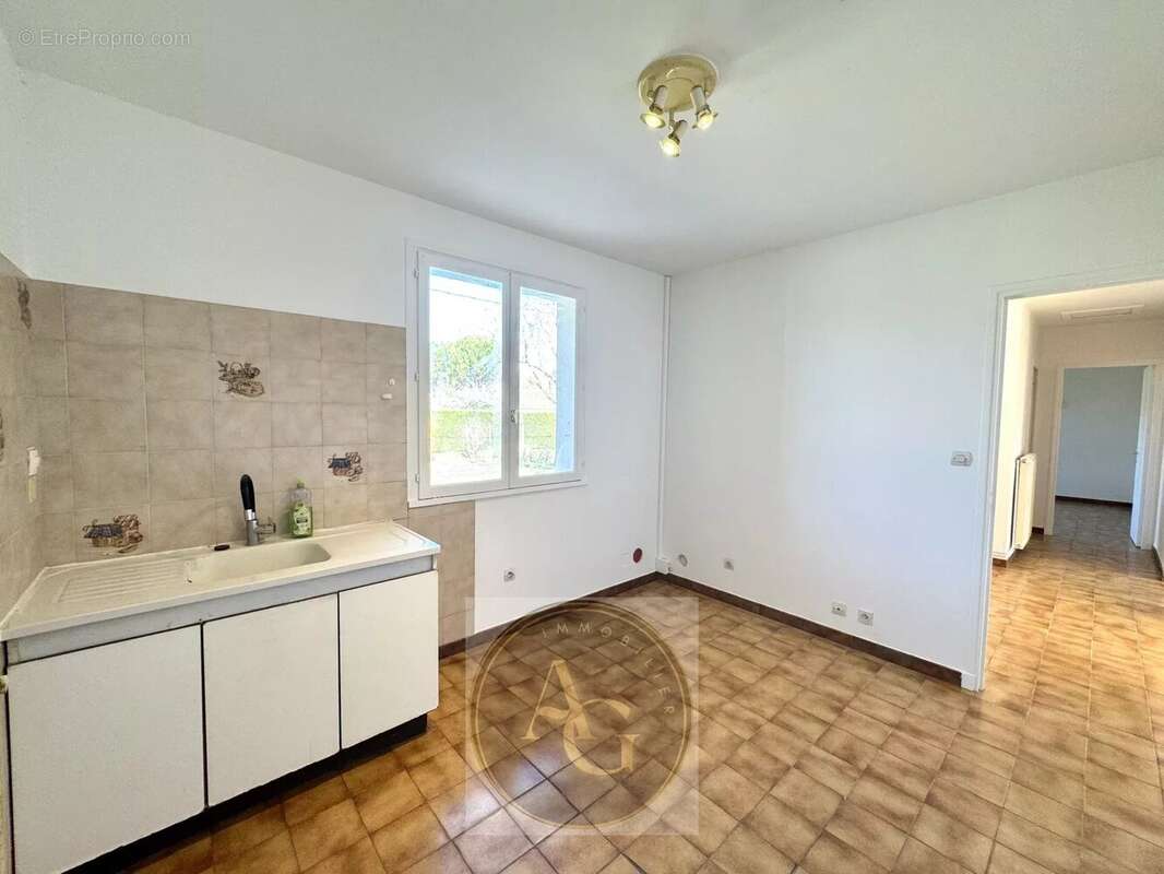 Maison à VILLENEUVE-LA-COMPTAL