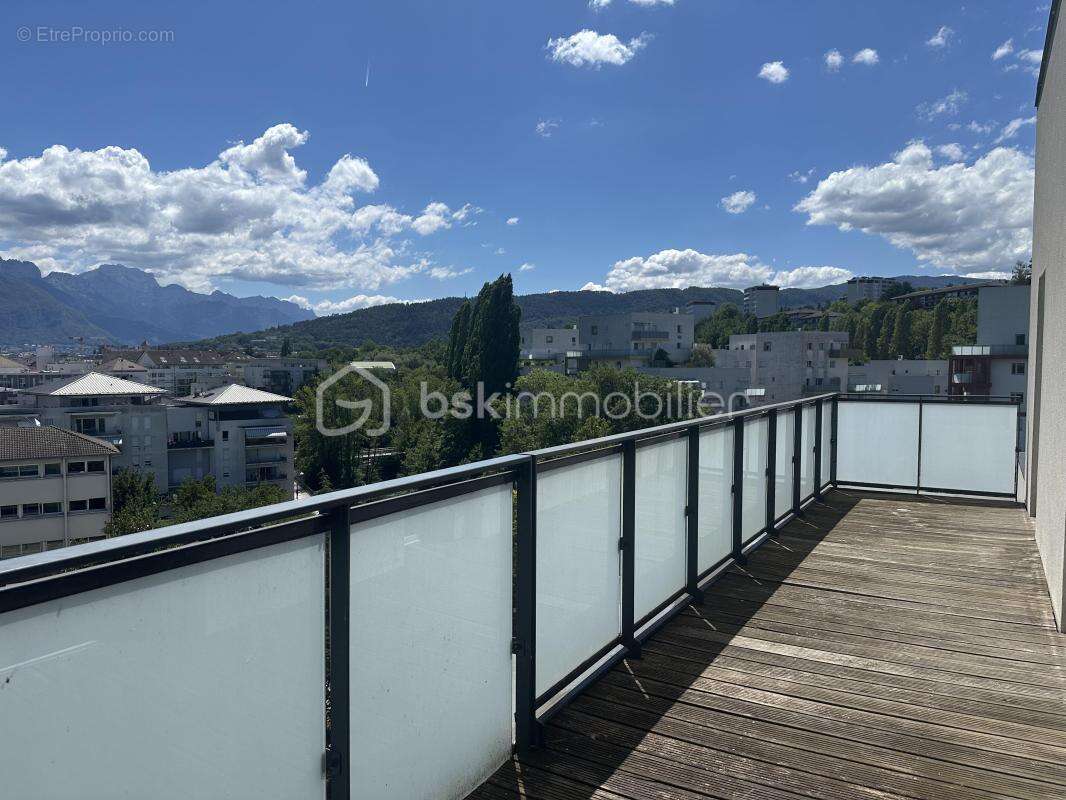 Appartement type 3 - dernier etage - terrasse et vue degagee montagnes - photo 12
