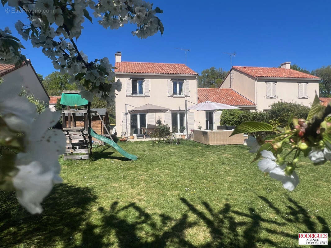 Maison à MIGNALOUX-BEAUVOIR