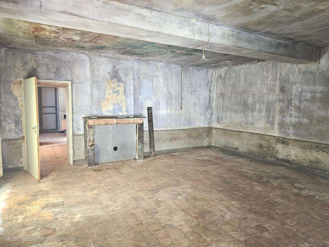 Maison à MONTREUIL-BELLAY