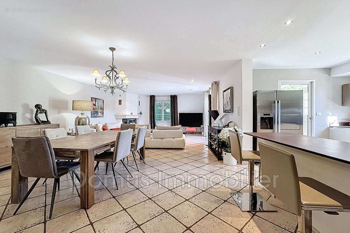 Maison à SAINT-SATURNIN-LES-AVIGNON