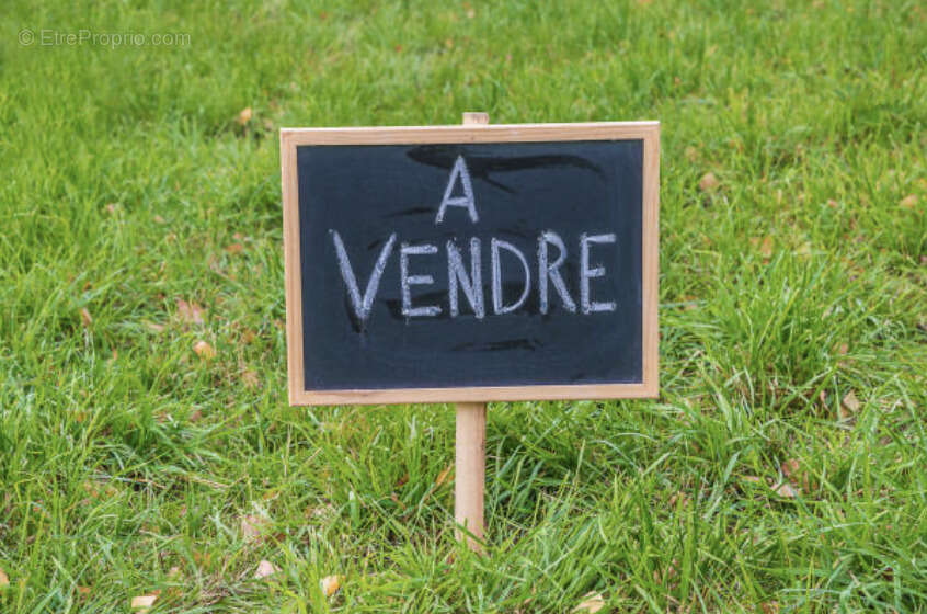 Terrain à LIEUSAINT