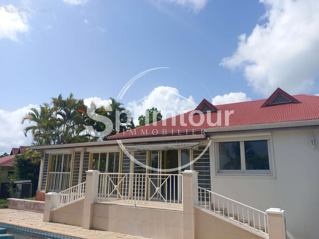 Maison à BAIE-MAHAULT
