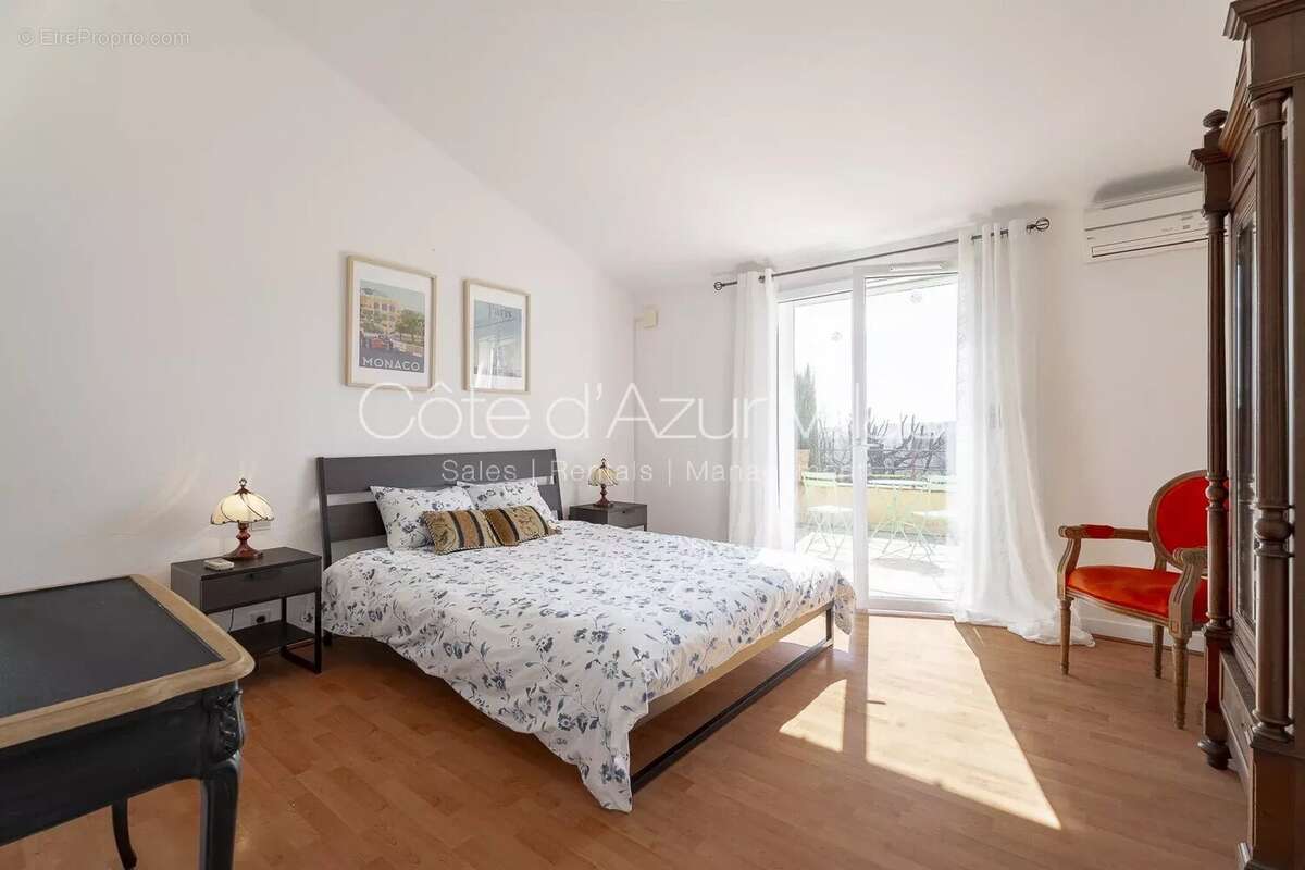 Maison à ROQUEFORT-LES-PINS