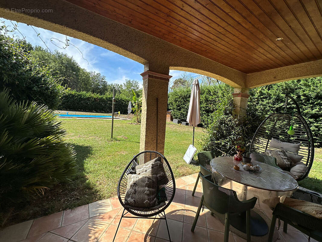 Villa T6 de 170 m² avec jardin et et piscine - photo 13