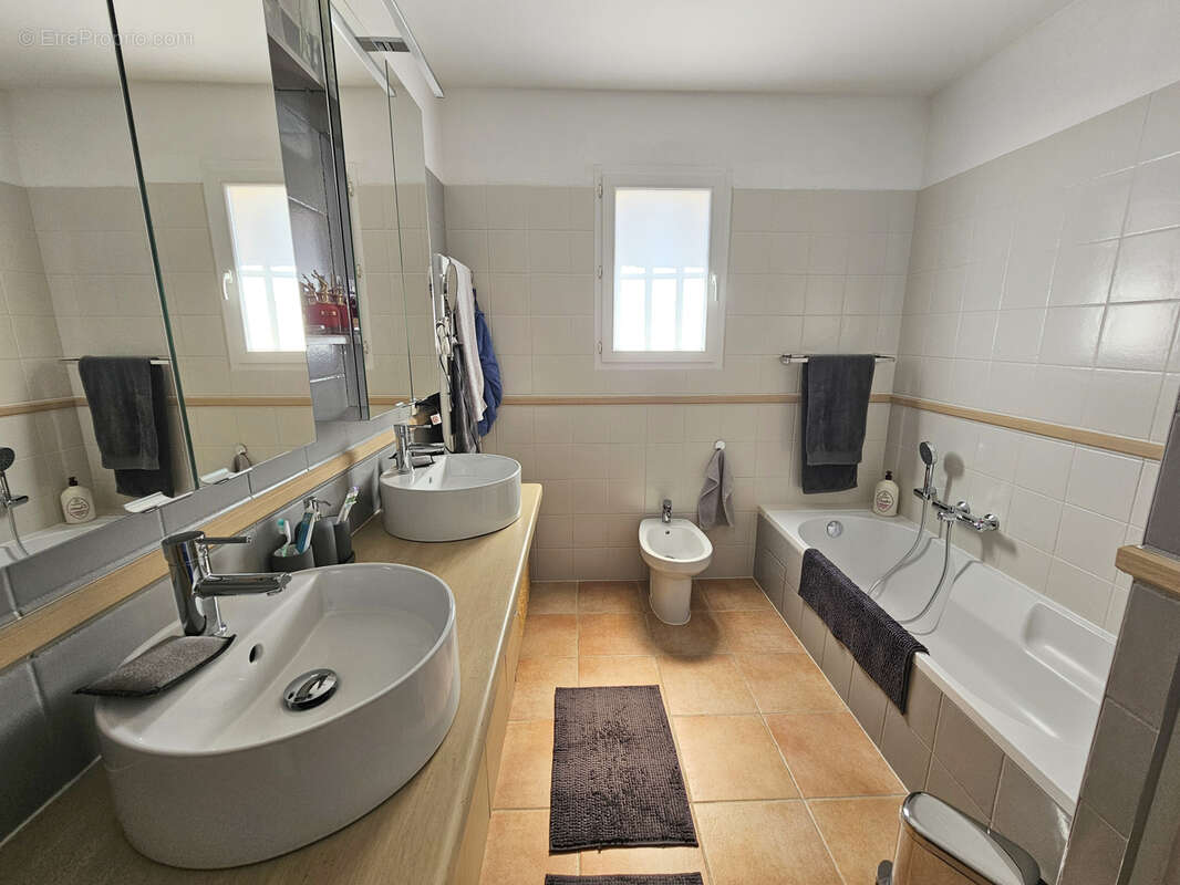 Maison à BAGNOLS-EN-FORET